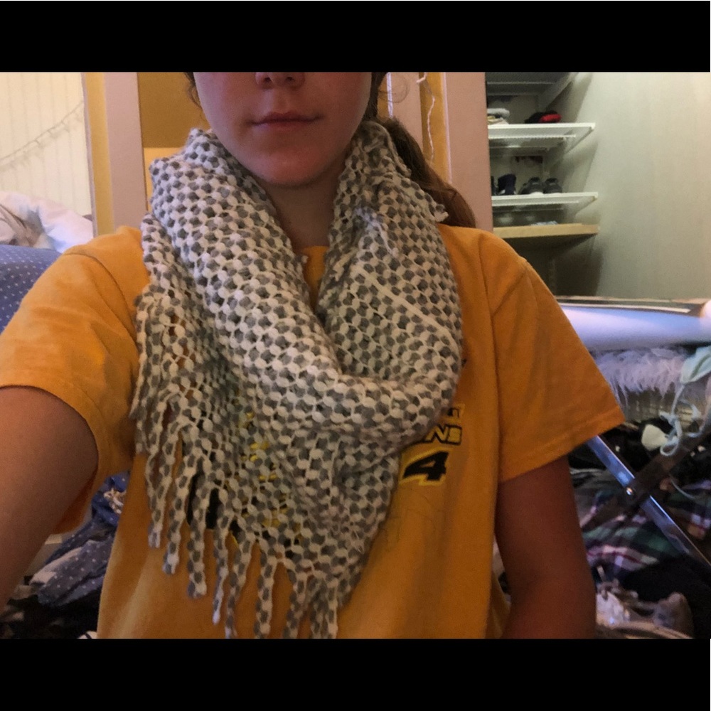 super nice scarf - Picture 2 of 2